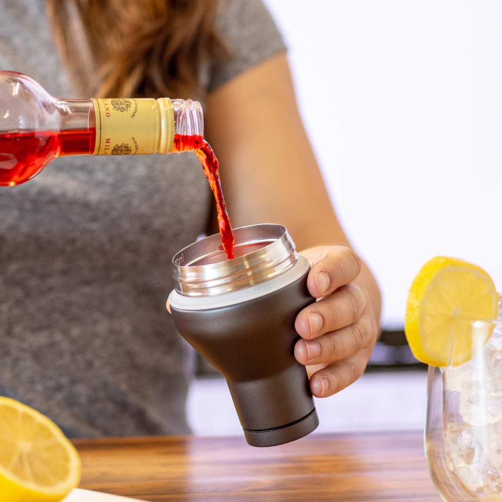 cocktail-shaker-lid-f9 Cocktail_Shaker_lifestyle_2_b714e13d-dd84-4844-956f-11cddc294041.png