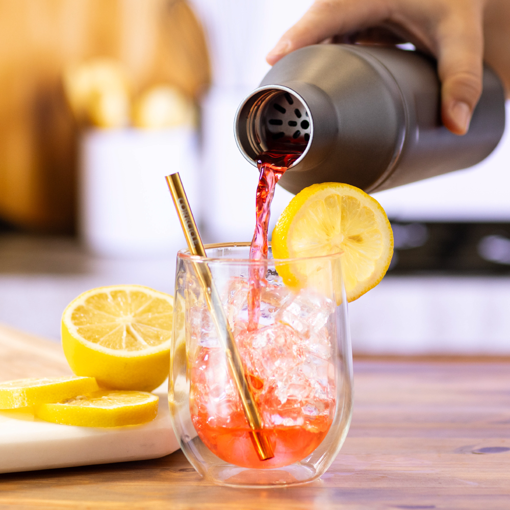 cocktail-shaker-lid-f9 Cocktail_Shaker_lifestyle_1_0f873eef-26b9-477a-b301-4dde25c00201.png